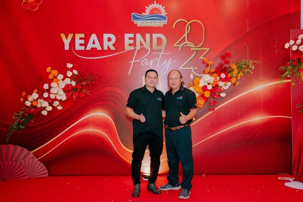 Ảnh lưu niệm cùng giám đốc công ty du lịch Bình Minh – người bạn thân, đồng nghiệp trong ngành