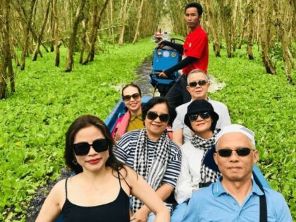 Tour miền tây 3 ngày Mỹ Tho – Châu Đốc – Cần Thơ, du khách trải nghiệm xuồng máy rừng Tràm Trà Sư