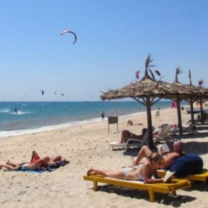 Du khách tận hưởng tour 4.1 trong 4 ngày với nghỉ dưỡng resort Mũi Né, trải nghiệm xe Jeep trên đồi cát bay, tham quan Nha Trang, tắm biển và lặn ngắm san hô