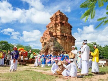 Tour Phan Thiết – Mũi Né 3 ngày 2 đêm với tắm biển Mũi Né, nghỉ dưỡng resort hồ bơi, xem show Huyền Thoại Làng Chài và xe Jeep đồi cát