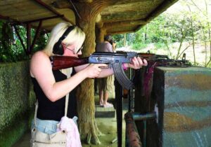 Tour Củ Chi 1 ngày | Miệt Vườn Daily Travel Group - bắn súng thật