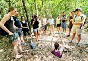 Tour Củ Chi 1 ngày | Miệt Vườn Daily Travel Group - chui địa đạo