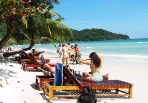 Tour Phú Quốc 3 ngày | Miệt Vườn Daily Travel Group - tắm biển bãi Sao