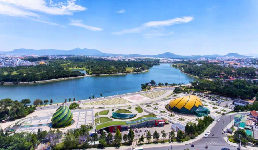Hồ Xuân Hương và Quảng trường Lâm Viên Đà Lạt - Thành phố ngàn hoa mộng mơ tour Tây Nguyên