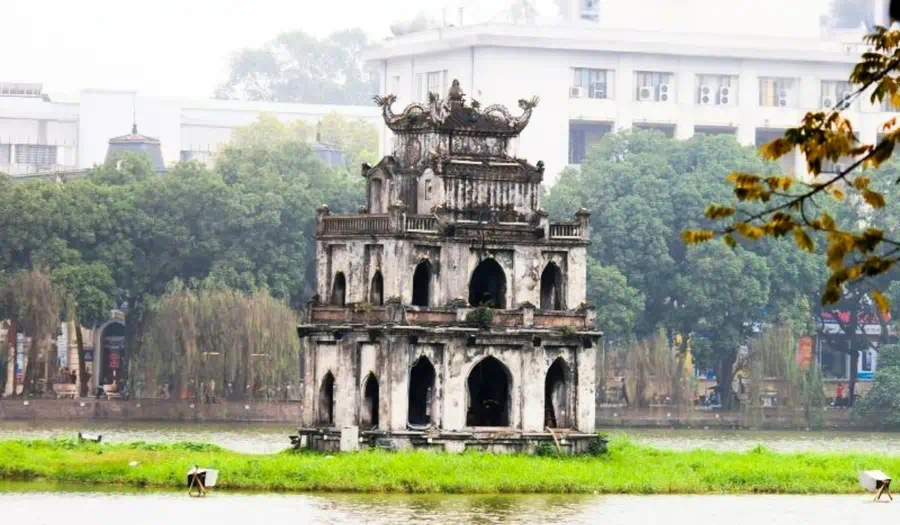 Tháp Rùa Hồ Gươm Hà Nội lung linh giữa hồ nước - Biểu tượng ngàn năm văn hiến tour Miền Bắc
