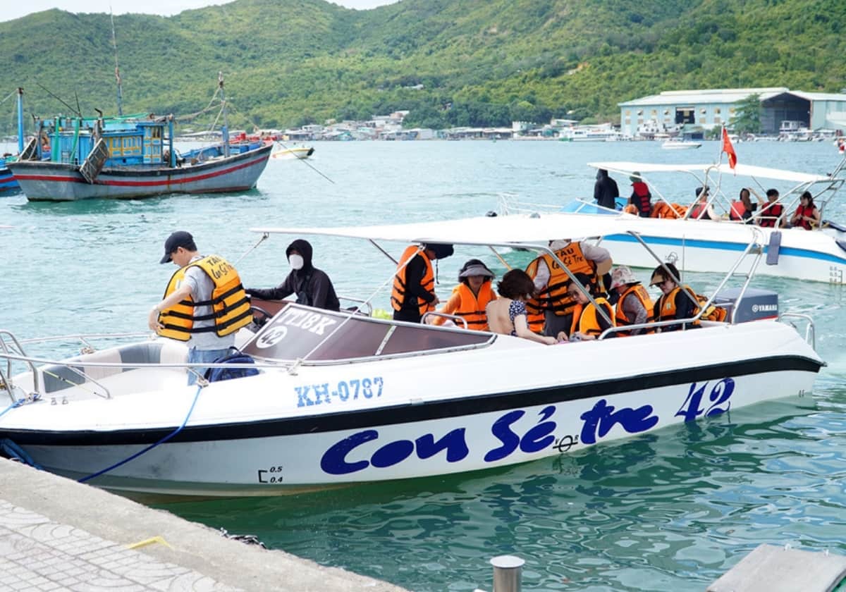 Tour Nha Trang 5 ngày 4 đêm | Miệt Vườn Daily Travel - cano tham quan đảo