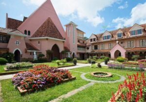 Tour Đà Lạt 3 ngày 2 đêm | Miệt Vườn Daily Travel - Nhà thờ Domain Đà Lạt